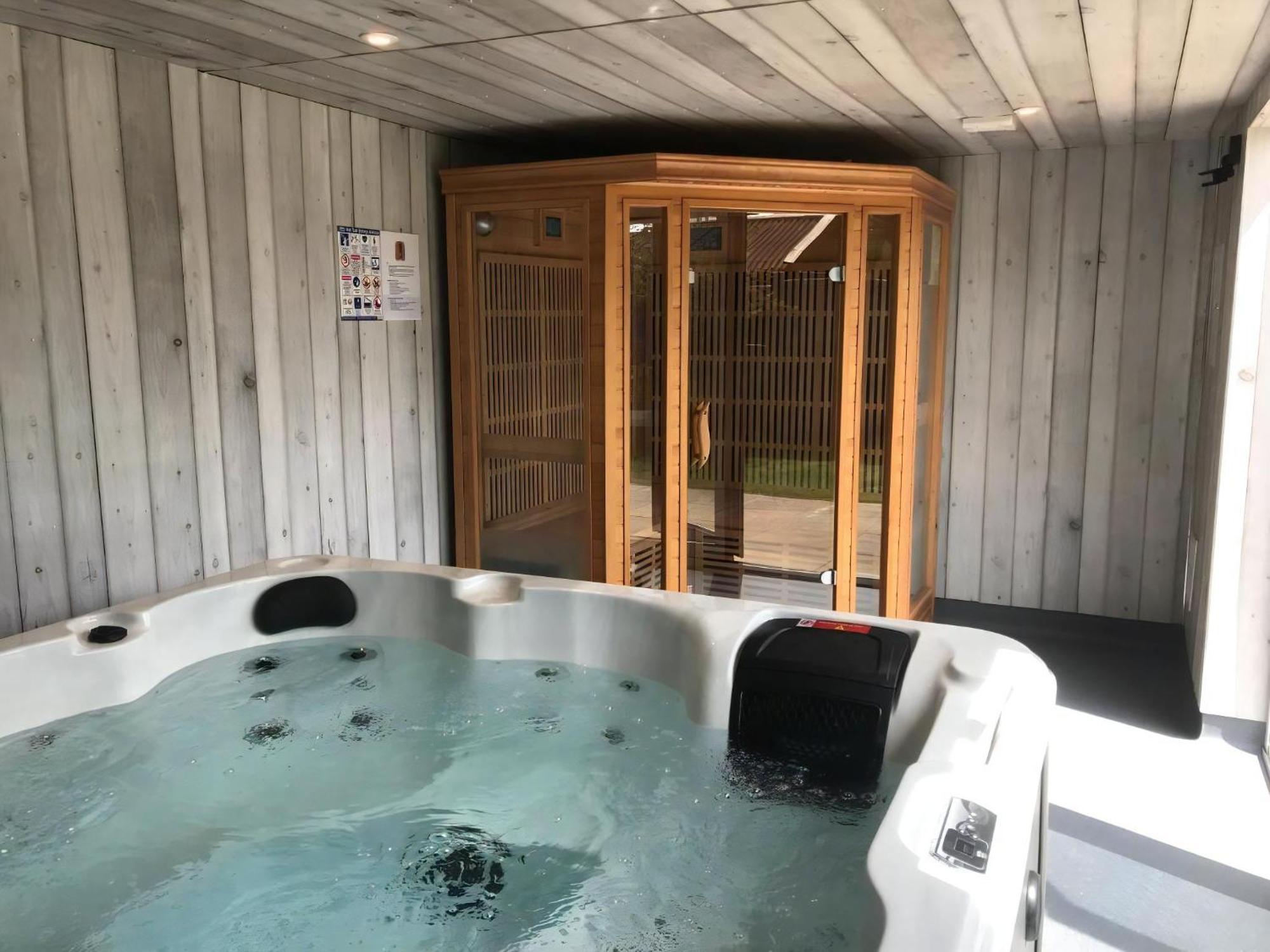 Stunning Cottage With A Private Hot Tub And Sauna In Norfolk Ref 99003Ac Lessingham Eksteriør bilde